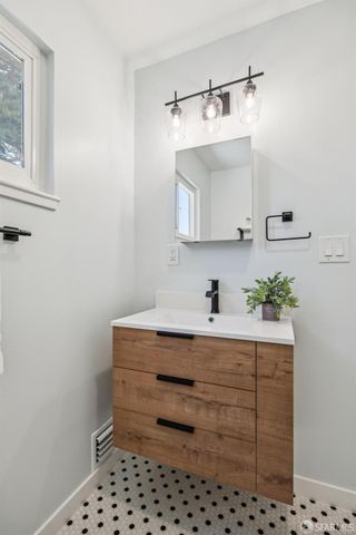 727 Lockhaven Drive, Pacifica, CA 94044