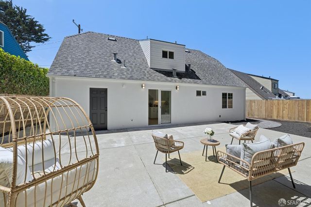 727 Lockhaven Drive, Pacifica, CA 94044