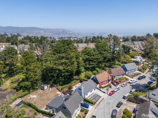 727 Lockhaven Drive, Pacifica, CA 94044