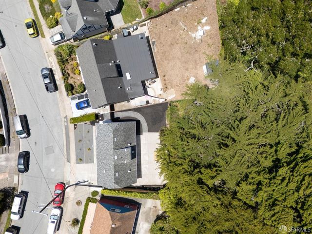 727 Lockhaven Drive, Pacifica, CA 94044