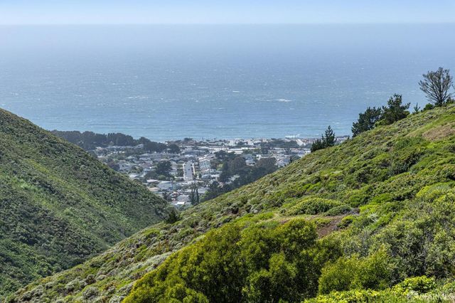 727 Lockhaven Drive, Pacifica, CA 94044