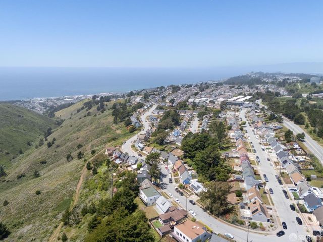 727 Lockhaven Drive, Pacifica, CA 94044