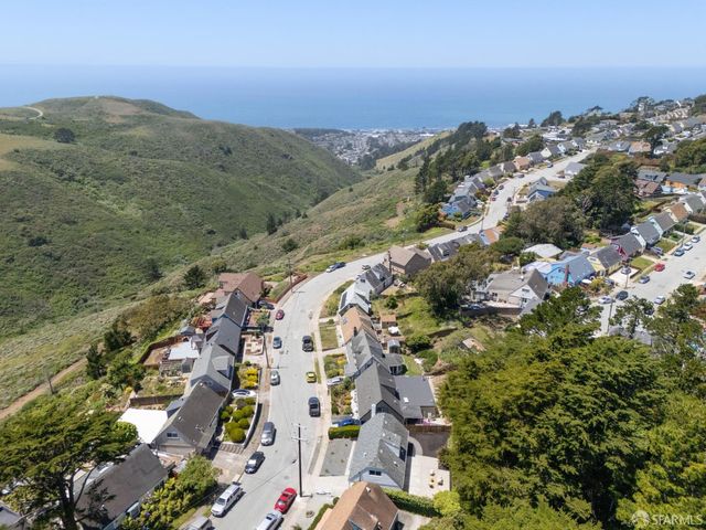 727 Lockhaven Drive, Pacifica, CA 94044