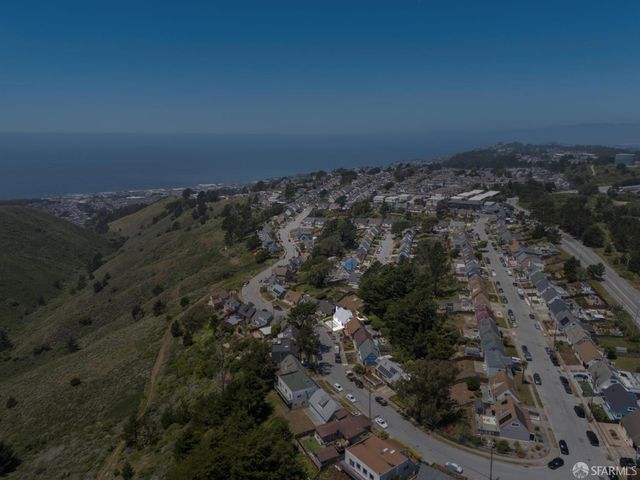 727 Lockhaven Drive, Pacifica, CA 94044