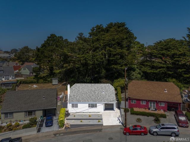727 Lockhaven Drive, Pacifica, CA 94044