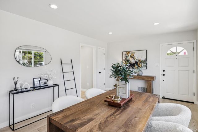 727 Lockhaven Drive, Pacifica, CA 94044