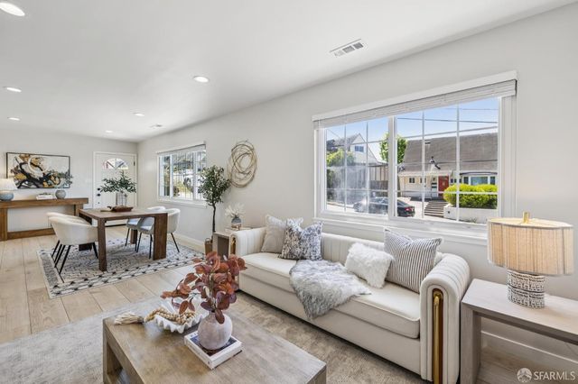 727 Lockhaven Drive, Pacifica, CA 94044