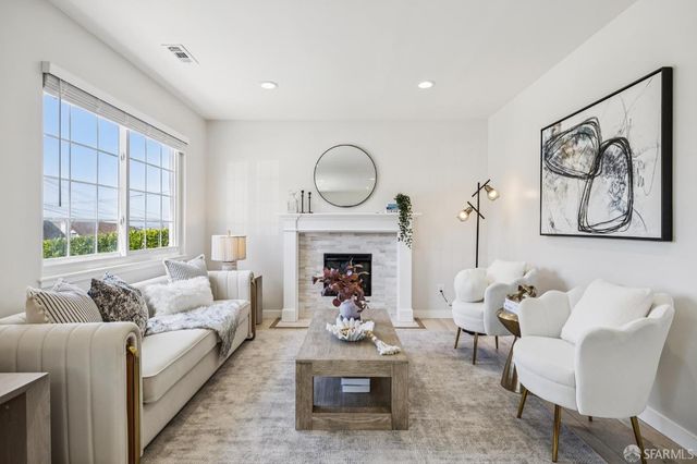 727 Lockhaven Drive, Pacifica, CA 94044