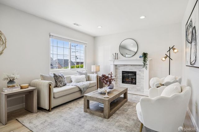 727 Lockhaven Drive, Pacifica, CA 94044
