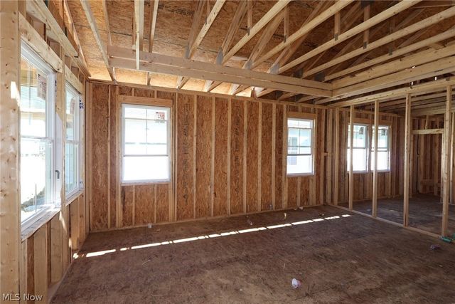 2462 Merriment Drive, Amherst, OH 44001