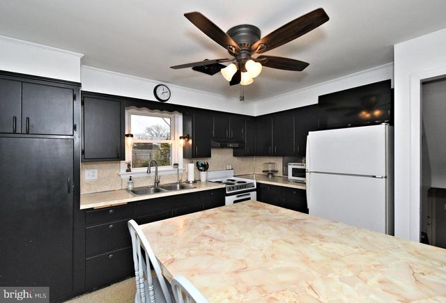 40 DIEHL DR, Gilbertsville, PA 19525