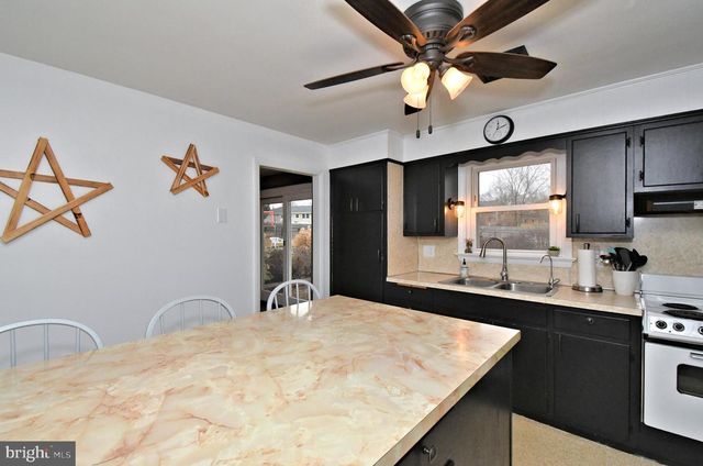 40 DIEHL DR, Gilbertsville, PA 19525