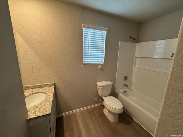 9926 Hazy Bnd Unit 104, San Antonio, TX 78233