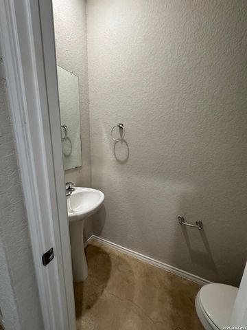 9926 Hazy Bnd Unit 104, San Antonio, TX 78233