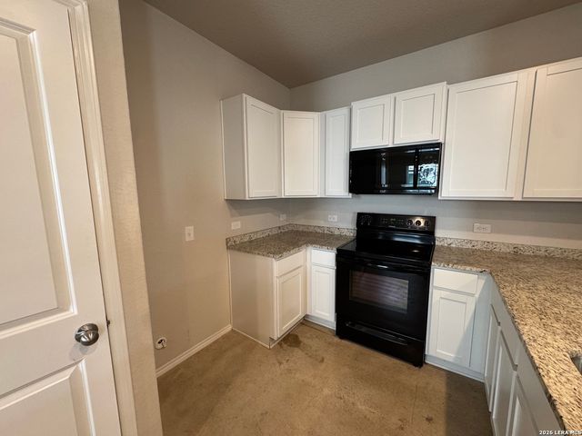 9926 Hazy Bnd Unit 104, San Antonio, TX 78233