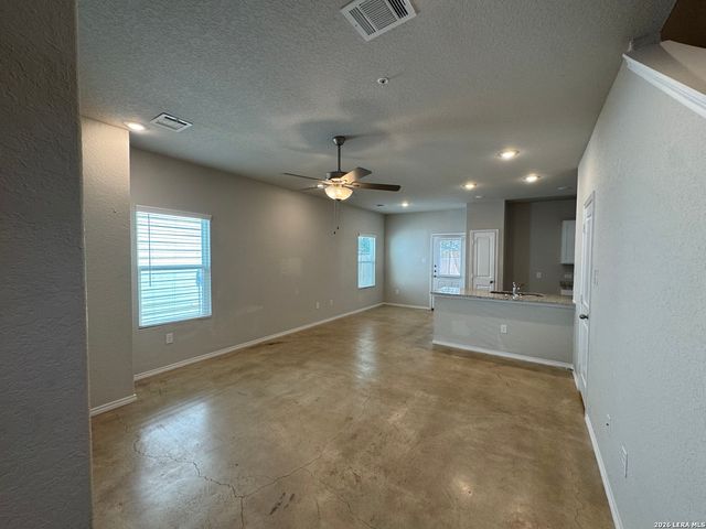 9926 Hazy Bnd Unit 104, San Antonio, TX 78233