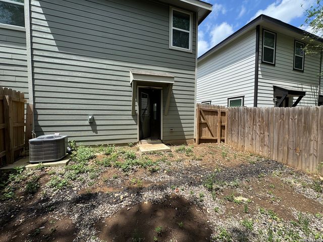 9926 Hazy Bnd Unit 104, San Antonio, TX 78233