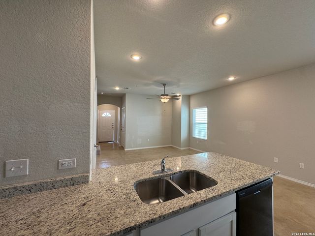 9926 Hazy Bnd Unit 104, San Antonio, TX 78233