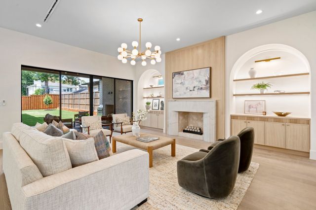6211 Llano Avenue, Dallas, TX 75214