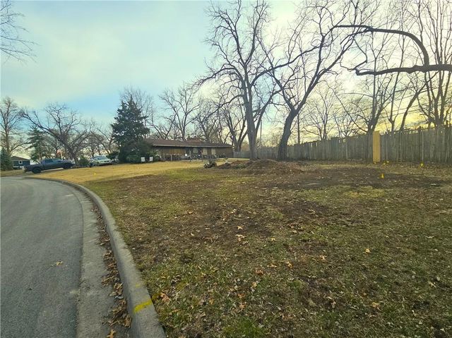 6319 Robin Hood Drive, Shawnee, KS 66203