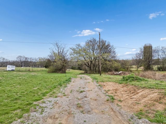 4094 Akin Ridge Rd, Williamsport, TN 38487