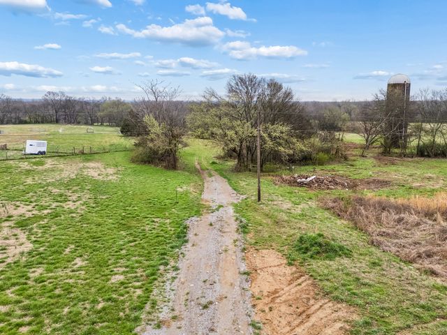 4094 Akin Ridge Rd, Williamsport, TN 38487