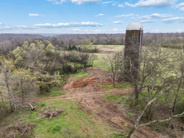 4094 Akin Ridge Rd, Williamsport, TN 38487