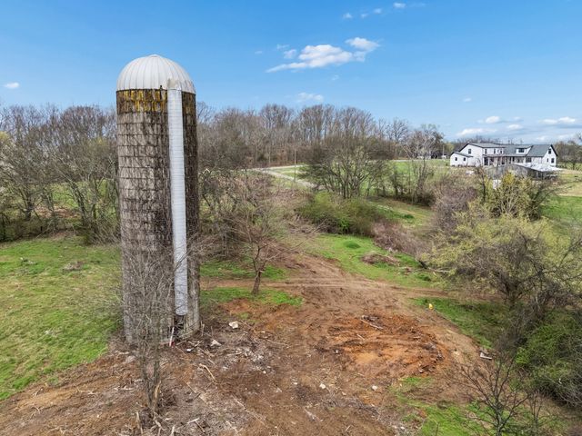 4094 Akin Ridge Rd, Williamsport, TN 38487