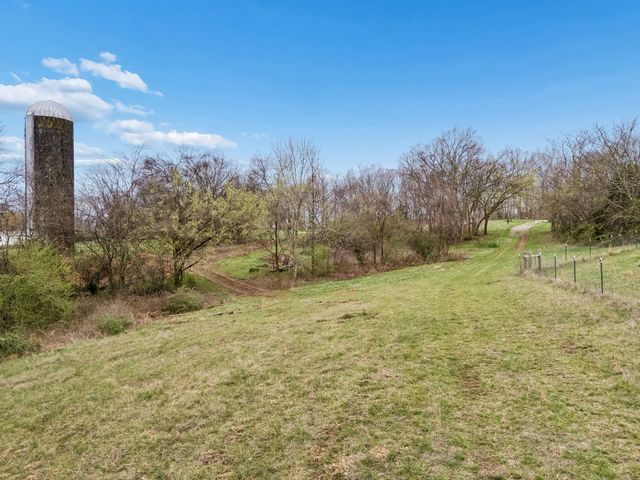 4094 Akin Ridge Rd, Williamsport, TN 38487
