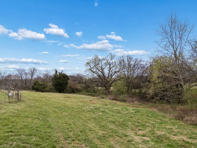 4094 Akin Ridge Rd, Williamsport, TN 38487