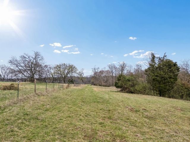 4094 Akin Ridge Rd, Williamsport, TN 38487
