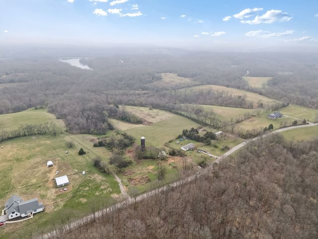 4094 Akin Ridge Rd, Williamsport, TN 38487