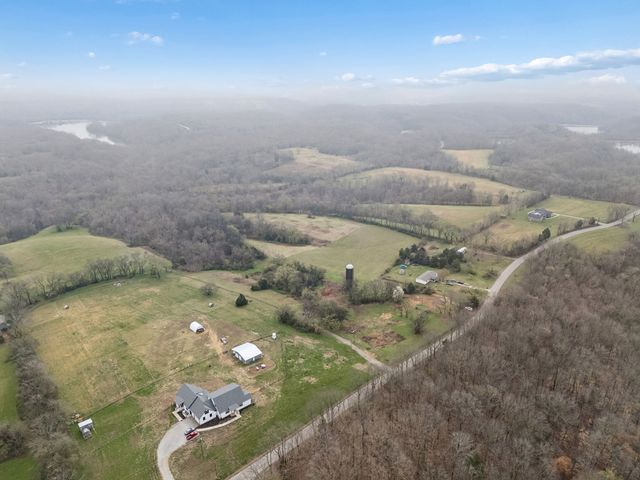 4094 Akin Ridge Rd, Williamsport, TN 38487