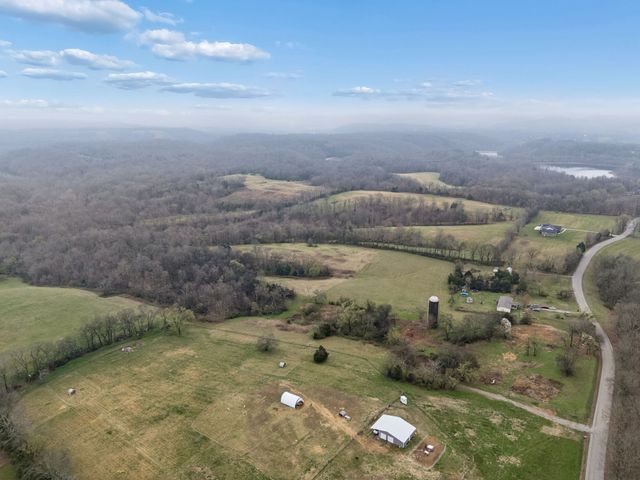 4094 Akin Ridge Rd, Williamsport, TN 38487