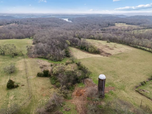 4094 Akin Ridge Rd, Williamsport, TN 38487