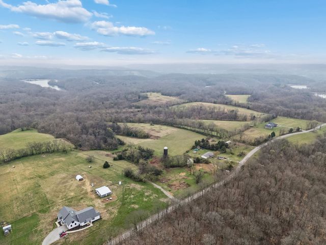 4094 Akin Ridge Rd, Williamsport, TN 38487
