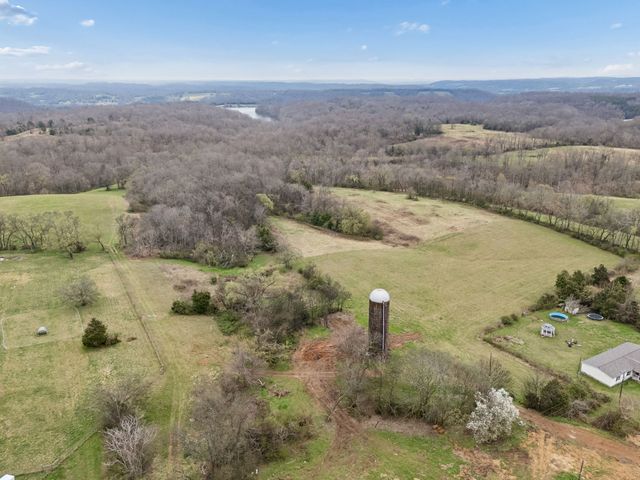 4094 Akin Ridge Rd, Williamsport, TN 38487