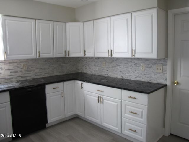 10 Flicker Drive, Colonie, NY 12110