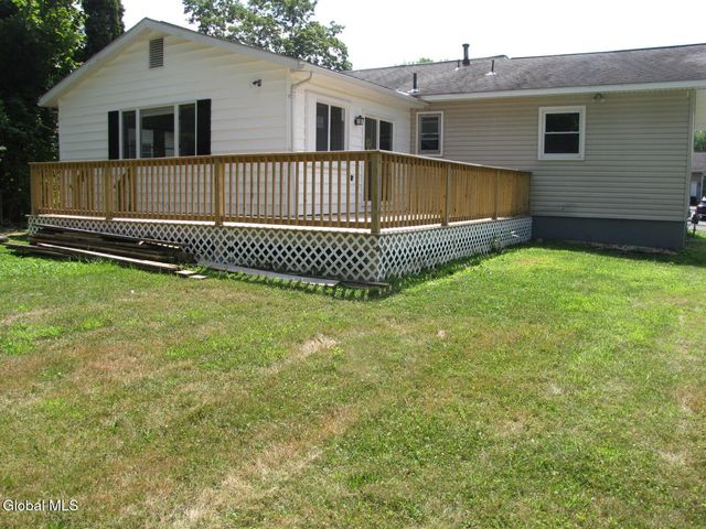 10 Flicker Drive, Colonie, NY 12110