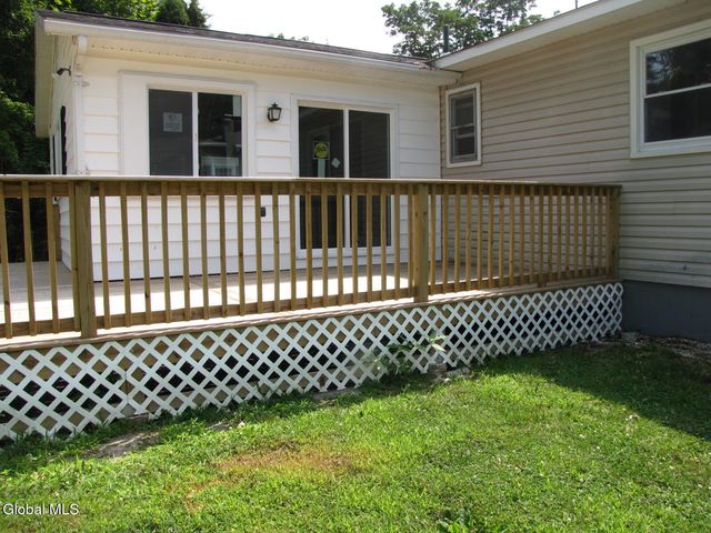 10 Flicker Drive, Colonie, NY 12110