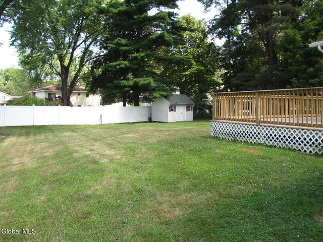 10 Flicker Drive, Colonie, NY 12110