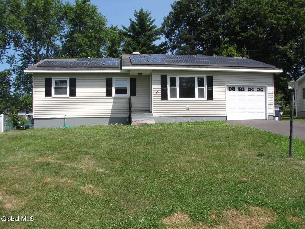 10 Flicker Drive, Colonie, NY 12110