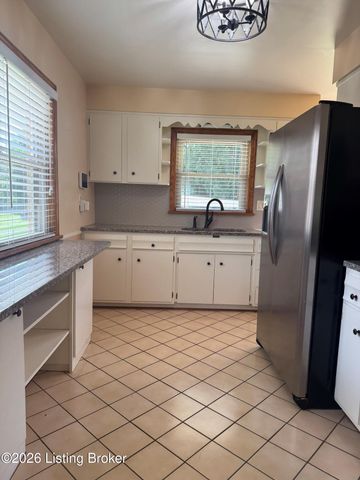 4906 Paramount Dr, Louisville, KY 40258