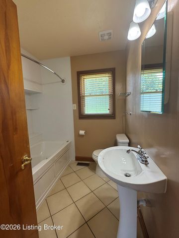 4906 Paramount Dr, Louisville, KY 40258