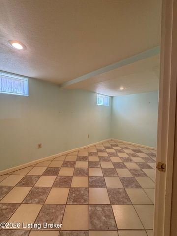4906 Paramount Dr, Louisville, KY 40258