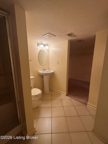 4906 Paramount Dr, Louisville, KY 40258