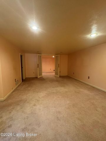4906 Paramount Dr, Louisville, KY 40258