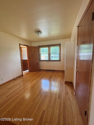 4906 Paramount Dr, Louisville, KY 40258