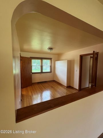 4906 Paramount Dr, Louisville, KY 40258