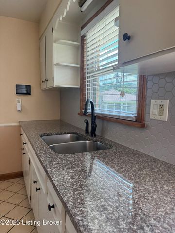 4906 Paramount Dr, Louisville, KY 40258